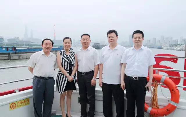東方龍商務(wù)與重慶商會(huì)探索交流新平臺(tái)、合作新模式 東方龍商務(wù)與重慶商會(huì)探索交流新平臺(tái)、合作新模式