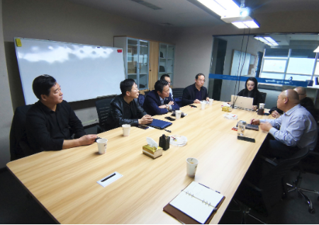 陪同政府園區(qū)赴賽車賽事主題城投資選址項(xiàng)目方對接考察，開放合作，促進(jìn)共贏